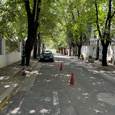 Tranquil Urban Apartman *