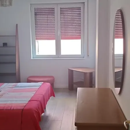 Tranquil Urban Apartman *
