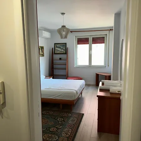 Tranquil Urban Apartman *